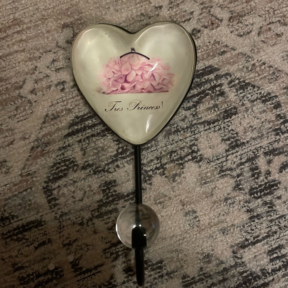 Vintage core heart shaped purse wall hanger